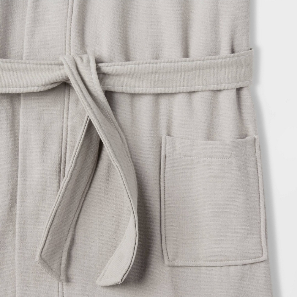 NEW Room Essentials Light Gray Bath Robe with Pockets - Picture 6 of 6